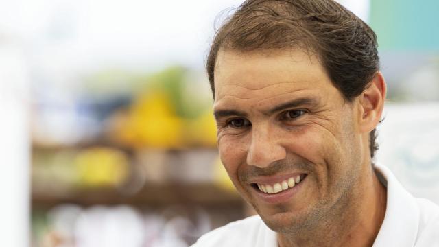 Rafa Nadal sonríe.