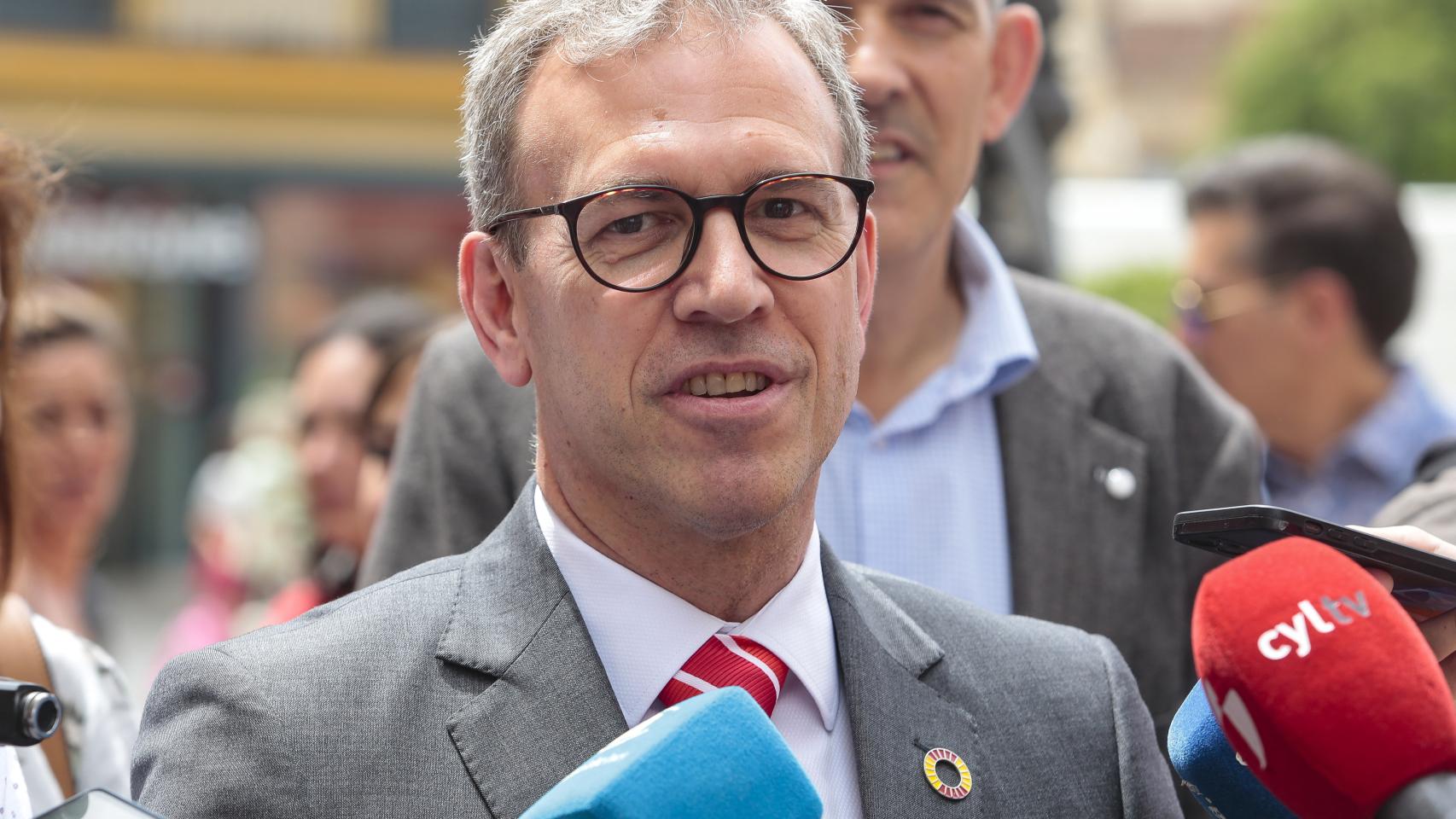 El consejero de Industria, Mariano Veganzones, este pasado viernes en la inauguración de la Feria de Artesanía de León.
