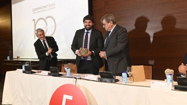 El presidente murciano, Fernando López Miras, en la Gala del Colegio de Economistas de la Región de Murcia.