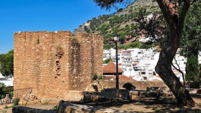 En La Muralla de Mijas se encuentra el paseo que relata esta historia de amor de 1520.