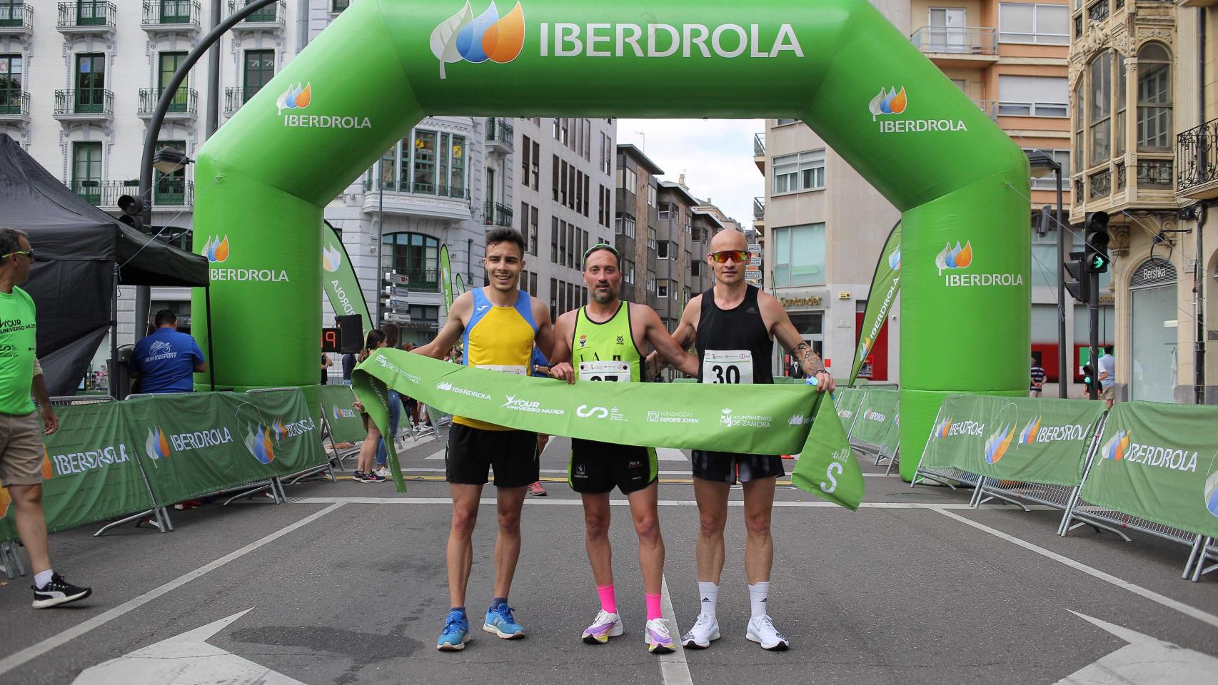 Imagen de los ganadores de 'Zamora en forma por la Igualdad'