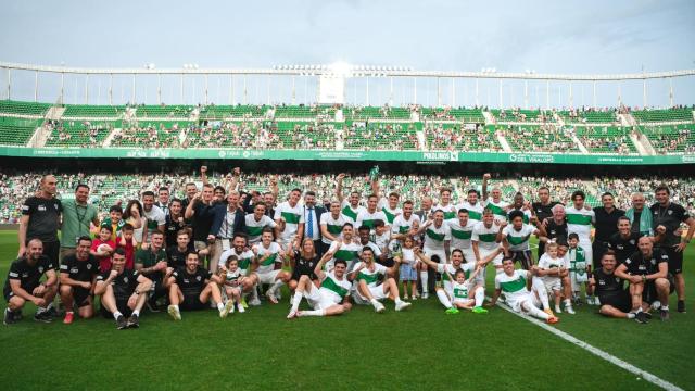 El Elche celebra su permanencia.
