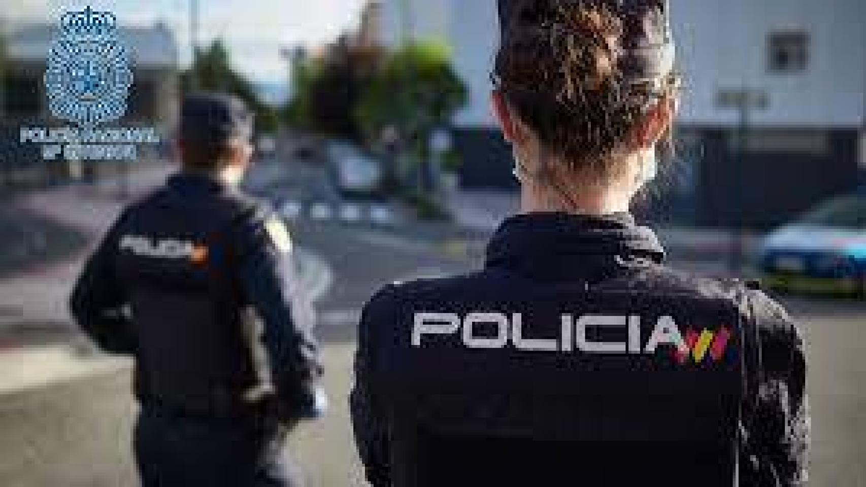 Dos agentes en imagen de archivo.