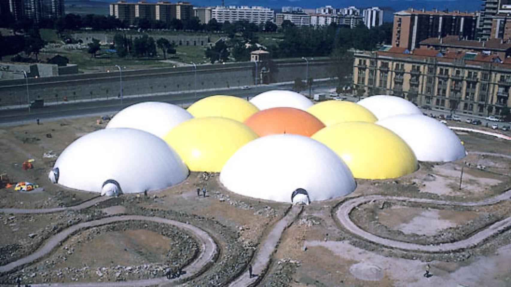 En el interior de las Cúpulas neumáticas de José Miguel de Prada Poole se desarrollaron algunas de las acciones de los Encuentros del 72. Foto: J.M. de Prada Poole