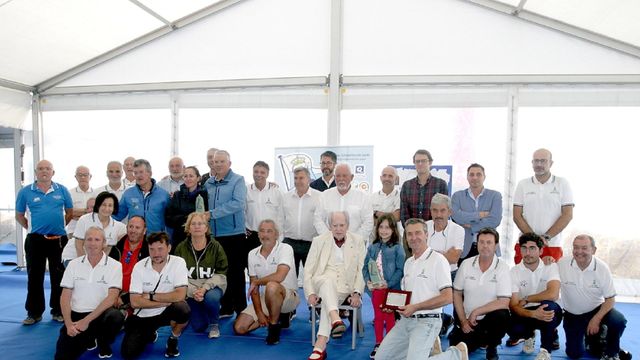 Foto de familia de los premiados.
