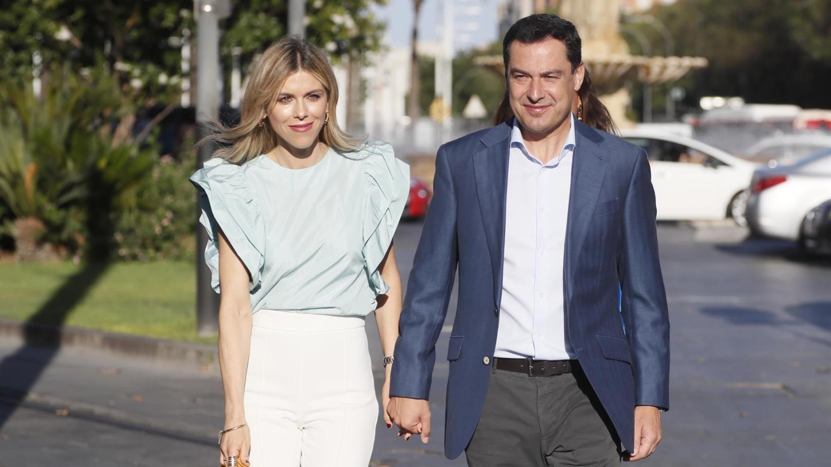 El presidente de la Junta de Andalucía y su mujer llevan casados 16 años.