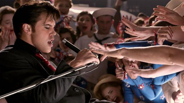 Austin Butler como Elvis Presley en la película biográfica de Baz Luhrmann.