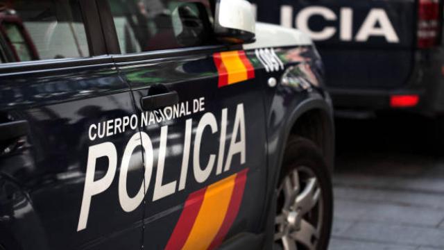 La Policía Nacional detiene a dos varones con varios antecedentes