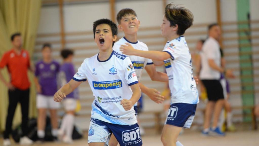 Tres jugadores del Equipo Alevín de MOPRISALA Toledo en la final regional.