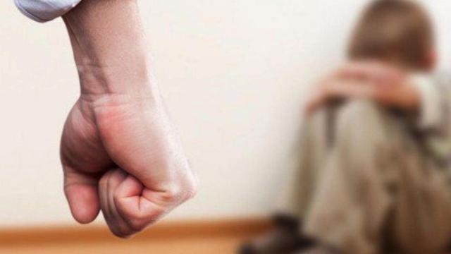 El Supremo prohíbe a un padre acercarse a su hija durante un año y 4 meses por darle un fuerte azote