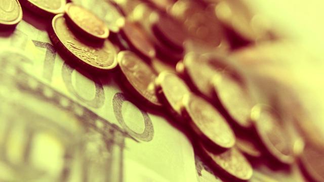 Monedas y billetes de euro.