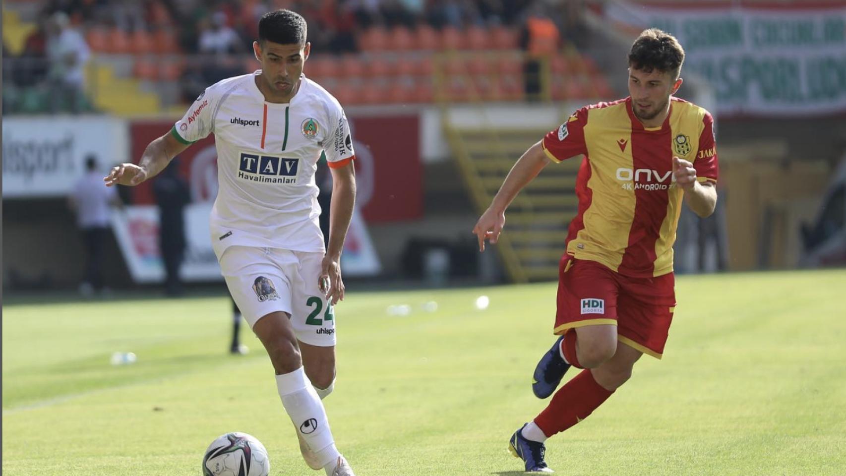 Juanfran Moreno jugando con Alanyaspor turco.