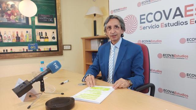 Juan Carlos de Margarida, presidente decano del Ecova, durante la rueda de prensa de hoy.