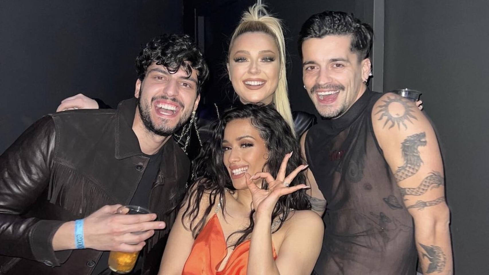 Chanel, WRS y Ronela.