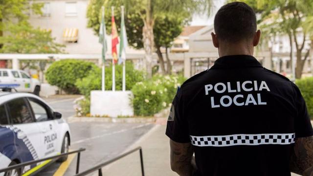 Una imagen de un agente de la Policía Local de Torremolinos.