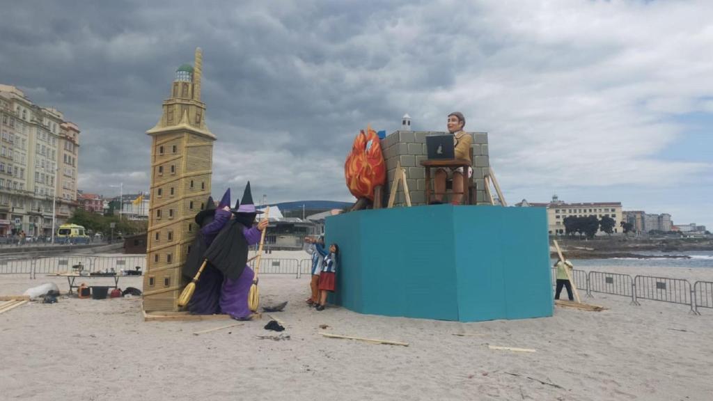 Una falla de San Juan en la playa de Riazor.