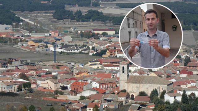 Javier Fernández, alcalde de Traspinedo, con el pueblo de fondo