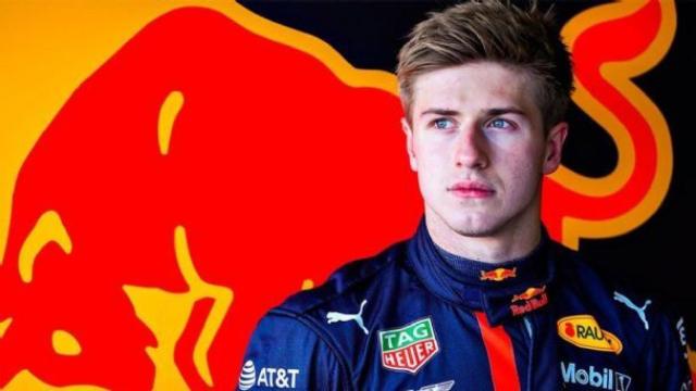 Jüri Vips, en una foto con Red Bull