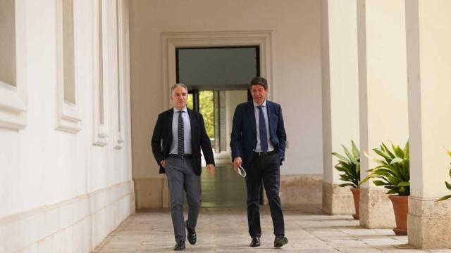El consejero de la Presidencia en Andalucía, Elías Bendodo, junto al vicepresidente en funciones, Juan Marín.