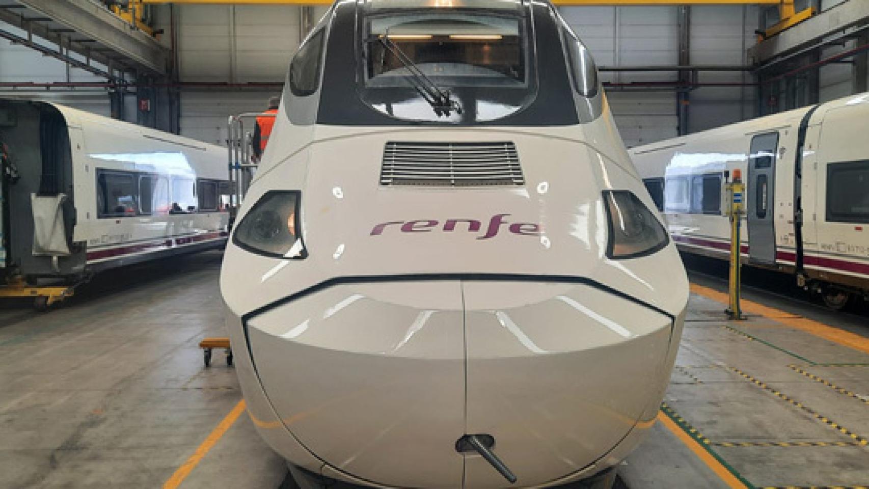 Modelo Alvia S-730 en los talleres de Renfe.