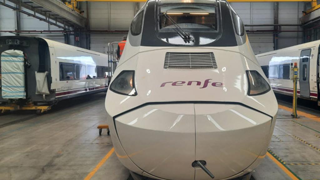 Tren Alvia en los talleres de Renfe