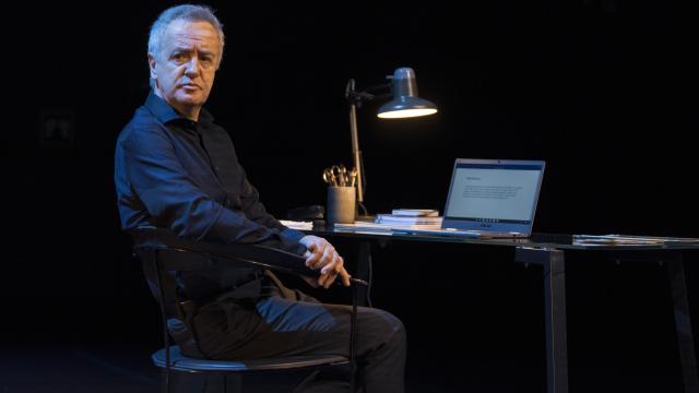 El actor Carlos Hipólito durante la función.