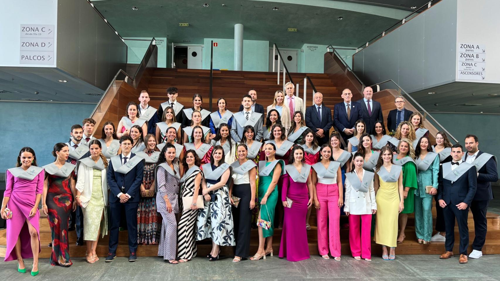 Alumnos de la XII Promoción del Grado de Enfermería de Ribera Povisa.