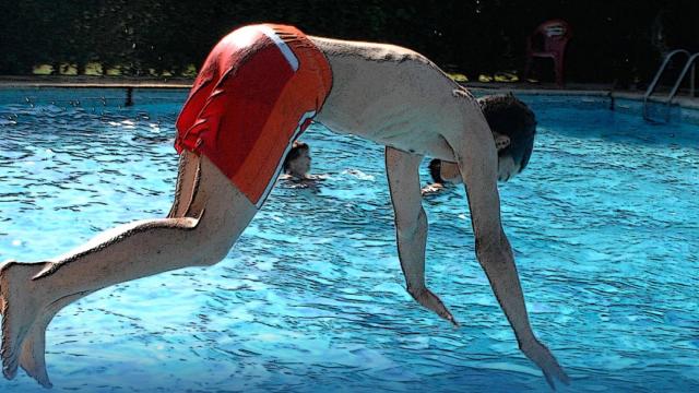 Un adolescente que ha quedado tetrapléjico, atendido en Parapléjicos por una mala zambullida