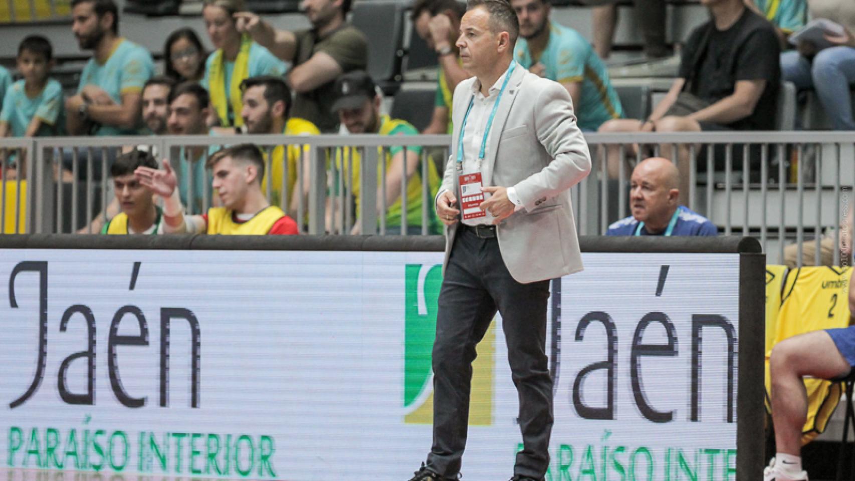 Tete durante un partido del BeSoccer UMA Antequera