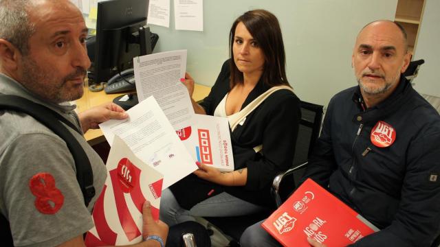 CIG, CCOO y UGT se encierran en la Consellería de Educación