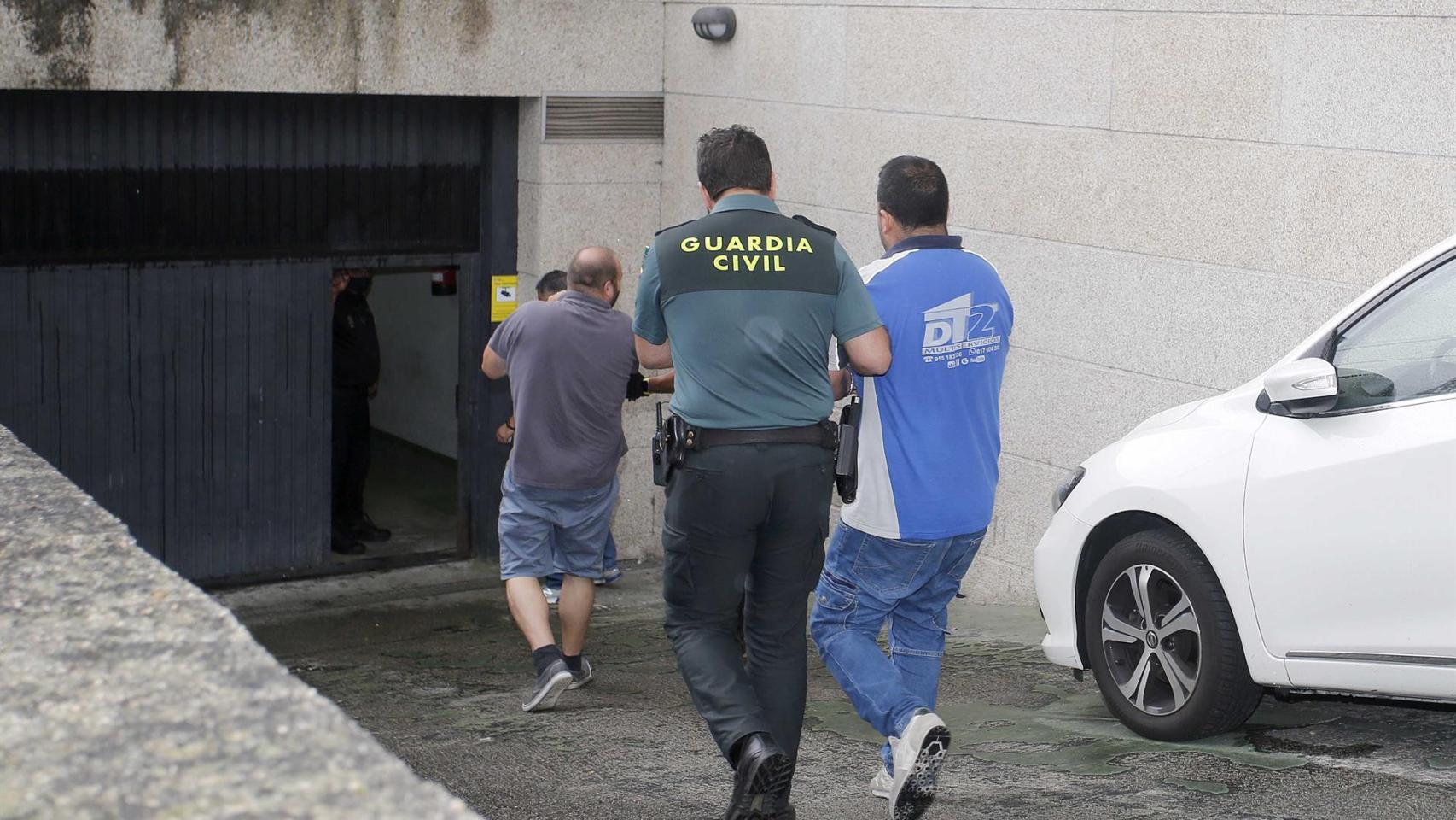 Llegada a los juzgados de Vigo de varios de los detenidos en el operativo contra el narcotráfico.