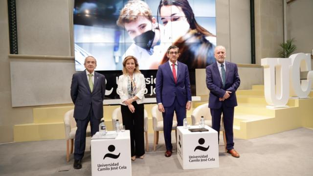 Emilio Lora-Tamayo, rector de la UCJC; Nieves Segovia, presidenta de la Institución Educativa SEK; Juan Abarca Cidón, presidente de HM Hospitales; y José Barberán, decano de la Facultad HM Hospitales de Ciencias de la Salud de la UCJC.
