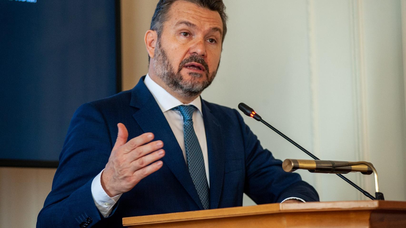 Rodrigo Buenaventura, presidente de la CNMV, durante su intervención en el curso de la Apie.