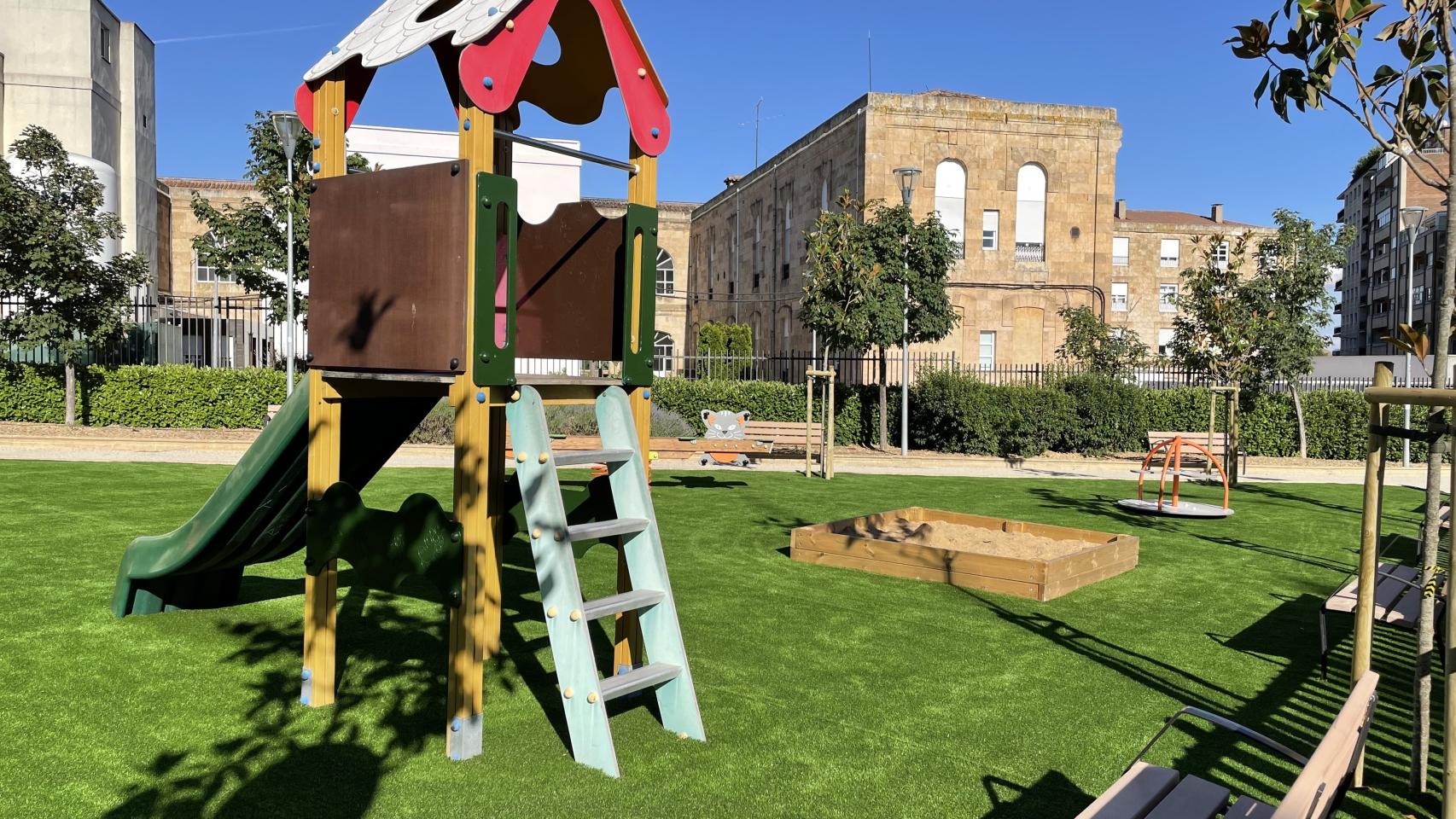 Juegos infantiles en el barrio de San Bernardo en Salamanca