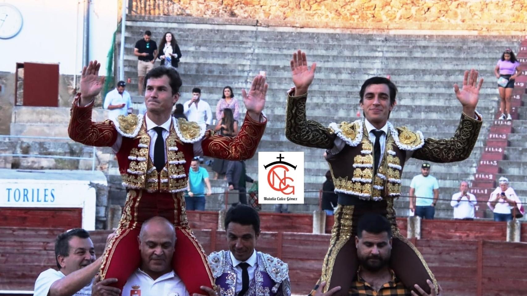 Luque y Téllez a hombros en el mano a mano de Segovia