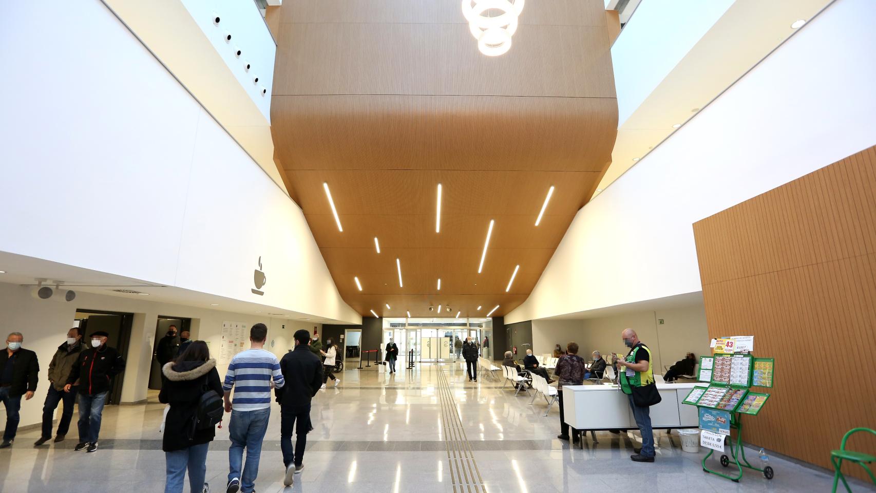 El hall de entrada del Hospital Universitario de Toledo, donde ha sido trasladado el menor.