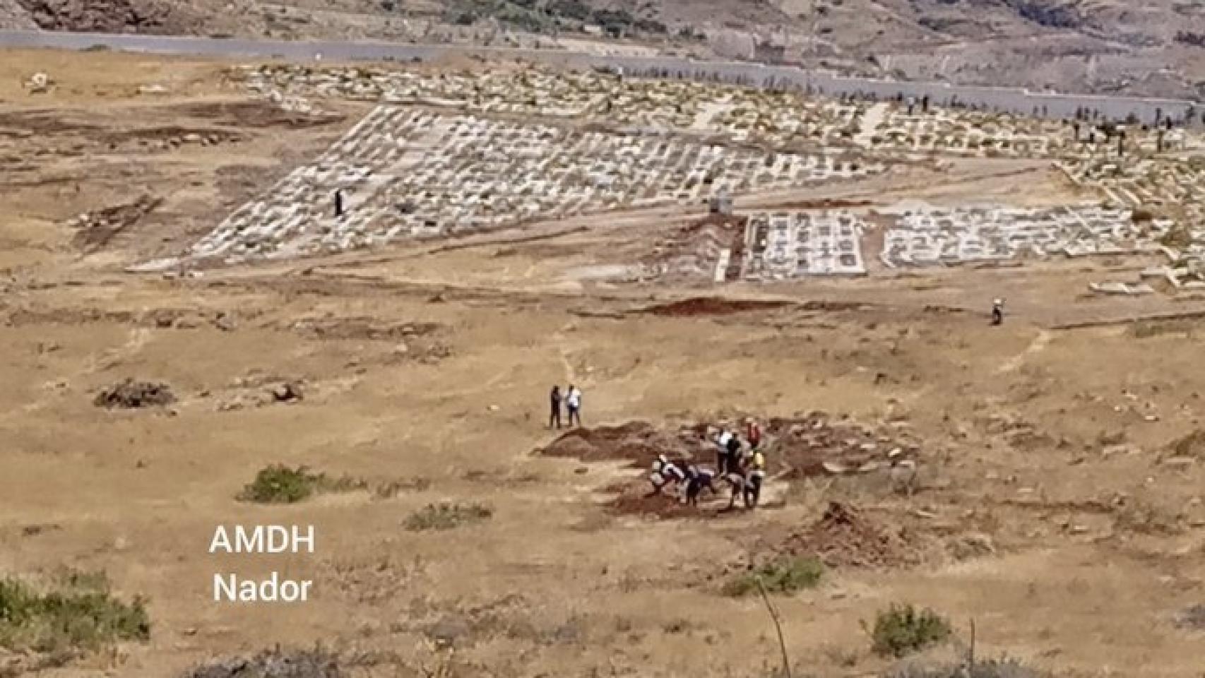 Marruecos prepara 21 fosas para enterrar a los migrantes muertos.