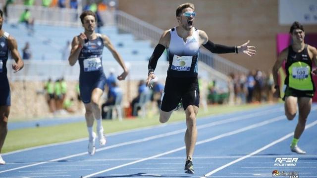 Óscar Husillos celebrando el triunfo