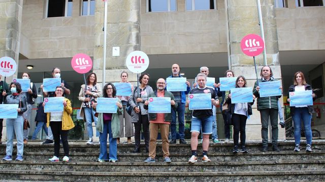 Protesta de la CIG-Ensino en la Escola Galego da Administración Pública (EGAP).