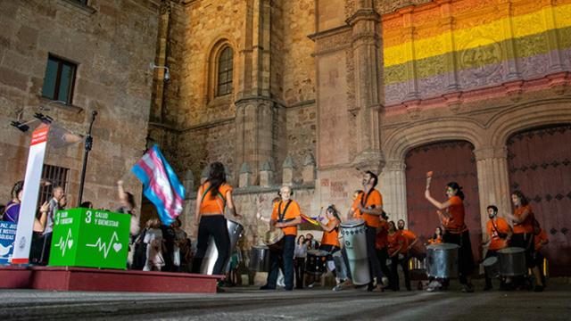 Actuación musical en la celebración del Día Internacional del Orgullo LGTBIQ+