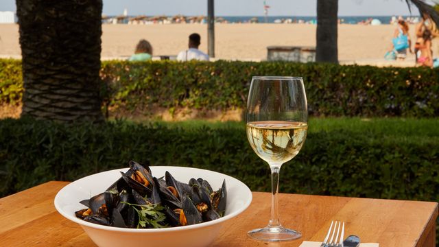 Las clóchinas, el manjar valenciano del verano que es prima del mejillón