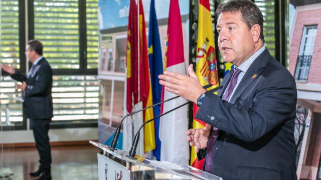 Emiliano García-Page, presidente de Castilla-La Mancha, en Villanueva de la Torre (Guadalajara).