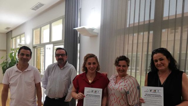 Tamarit se negó a fotografiarse con el Pacto por la Educación que le propuso Covapa.