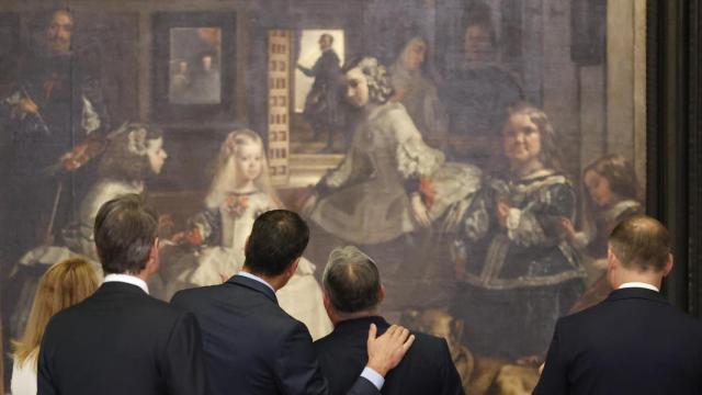 Pedro Sánchez y otros primeros ministros, en el Museo del Prado.