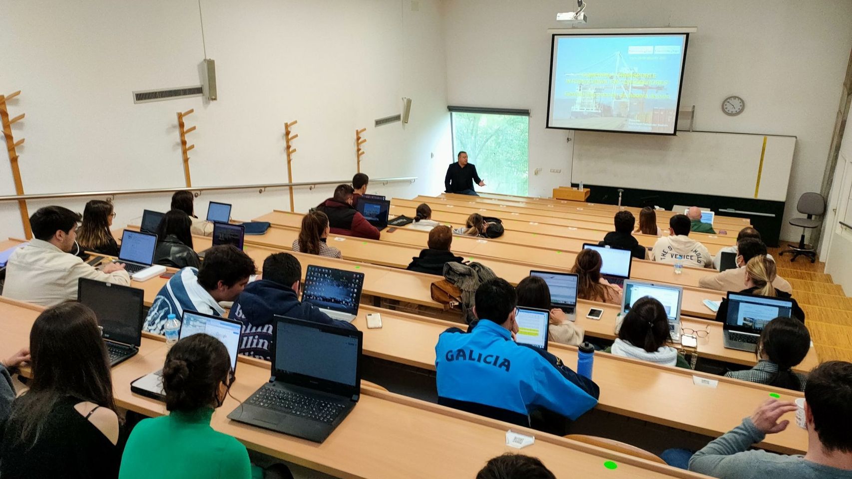 Alumnos en una clase en la UVigo.