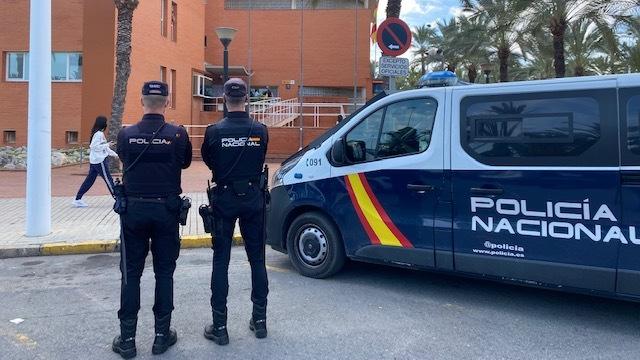 Agentes de la Policía Nacional en Elche.
