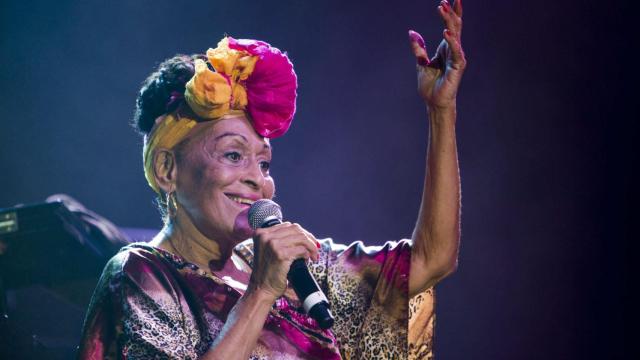 Omara Portuondo durante una de sus actuaciones. Foto: Carlos Pericás