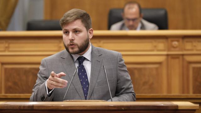 El consejero de Fomento, Nacho Hernando, durante el pleno celebrado este jueves.