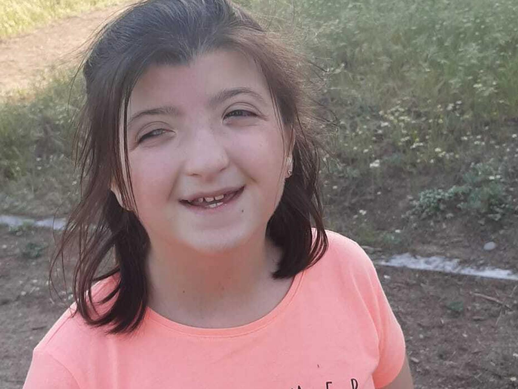 Lucía posa sonriente