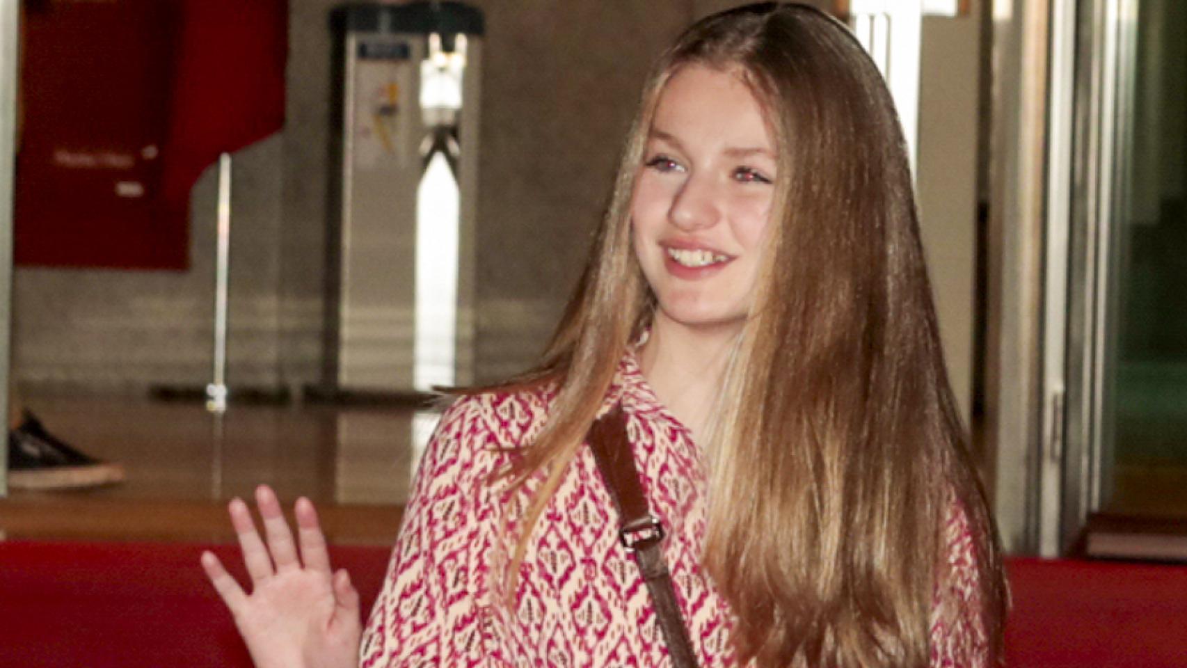La princesa Leonor con un vestido de la marca Dándara que dirige Ángel Burgueño, empresario natural de Horcajo de las Torres (Ávila)